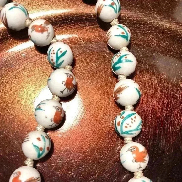 VINTAGE Hand Knotted 24" RED BIRDS PORCELAIN Beaded Necklace. 41beads total - Picture 5 of 5